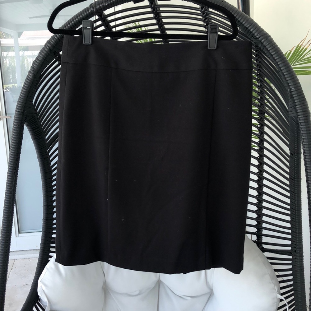 Ann Taylor fully lined black pencil skirt